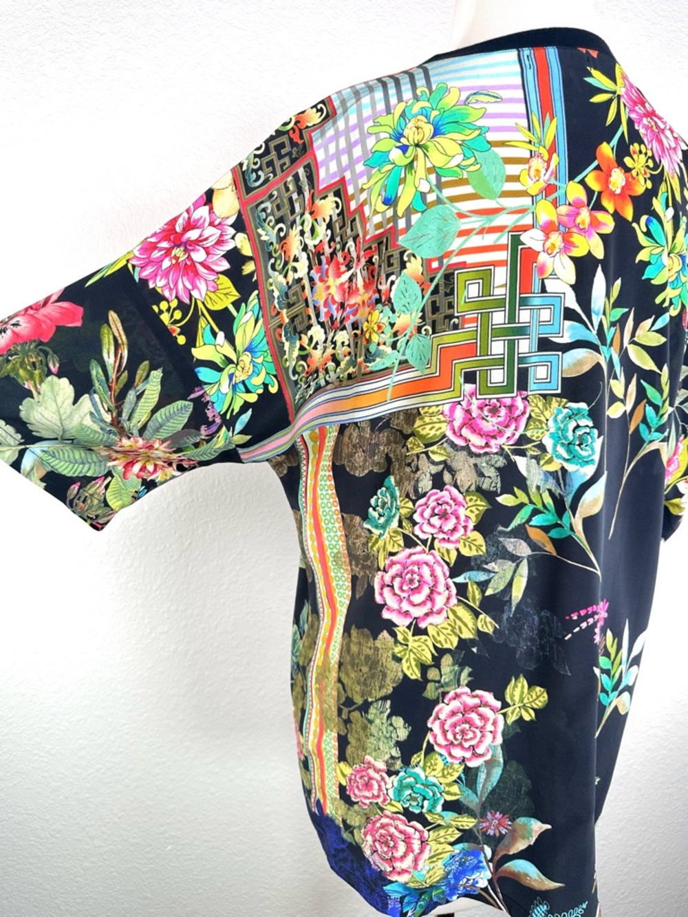 Johnny Was Silk Tunic Top M Floral Patchwork Boho Luxe Oversized Maximal Blouse - Picture 6 of 12